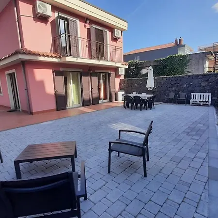Leonardi Villa *